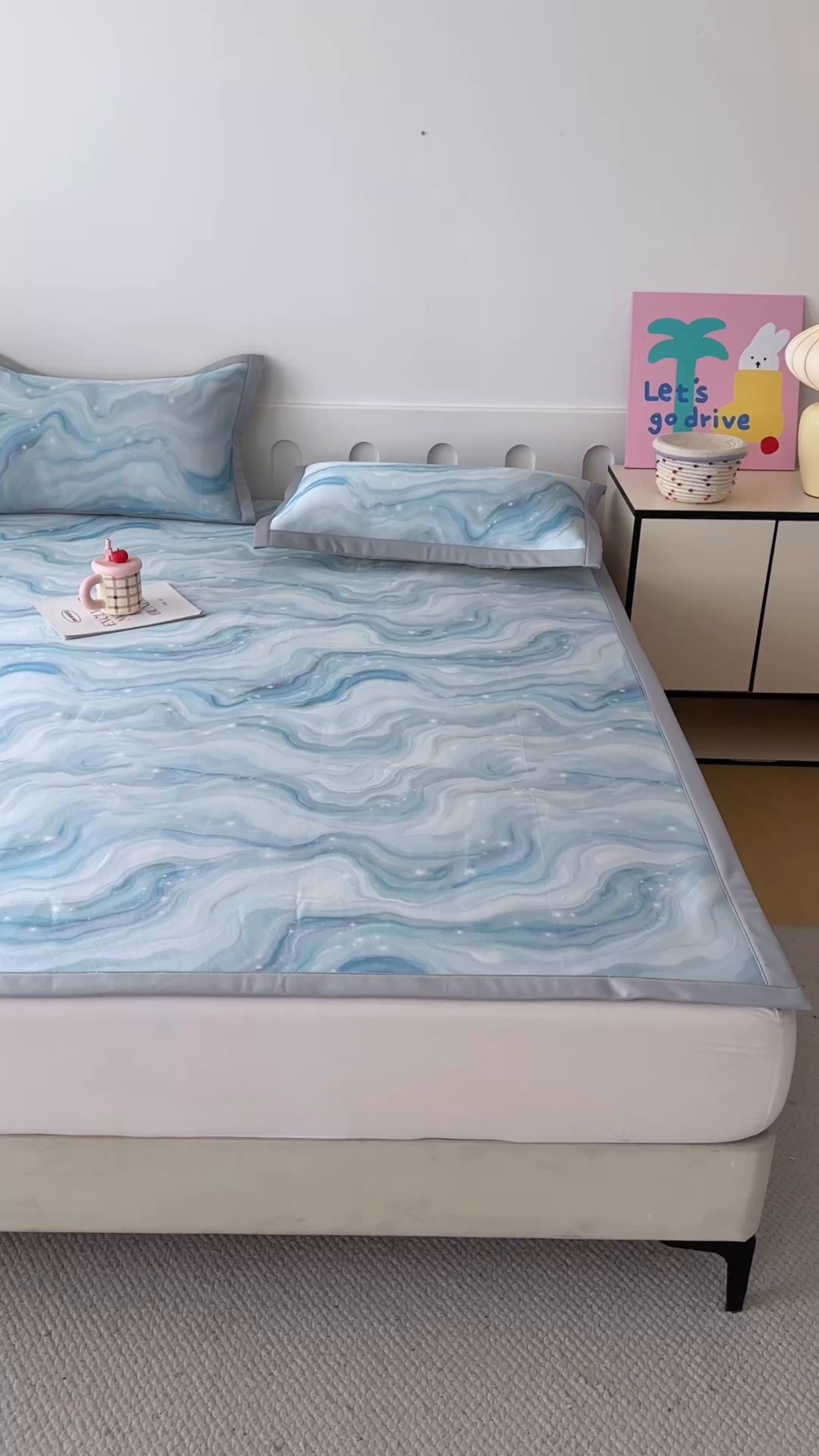 91家纺网 家纺一手货源 找家纺 小萌虎 2026新款碳光冰丝席平铺款床席款 星空