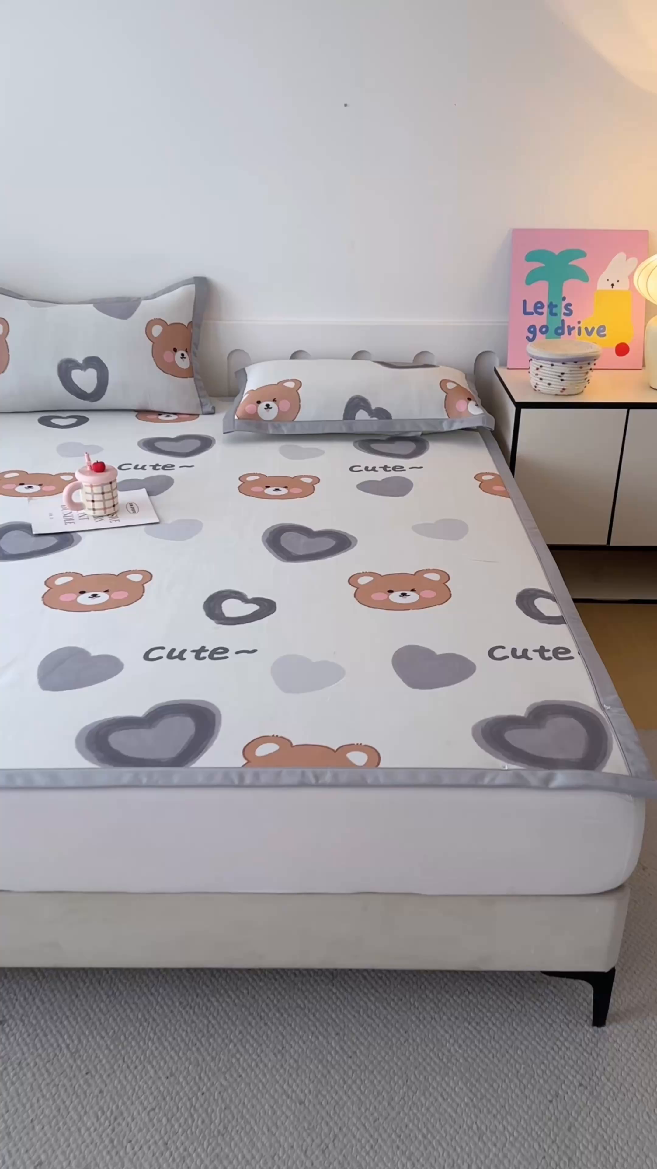 91家纺网 家纺一手货源 找家纺 小萌虎 2026新款碳光冰丝席平铺款床席款 小恐龙