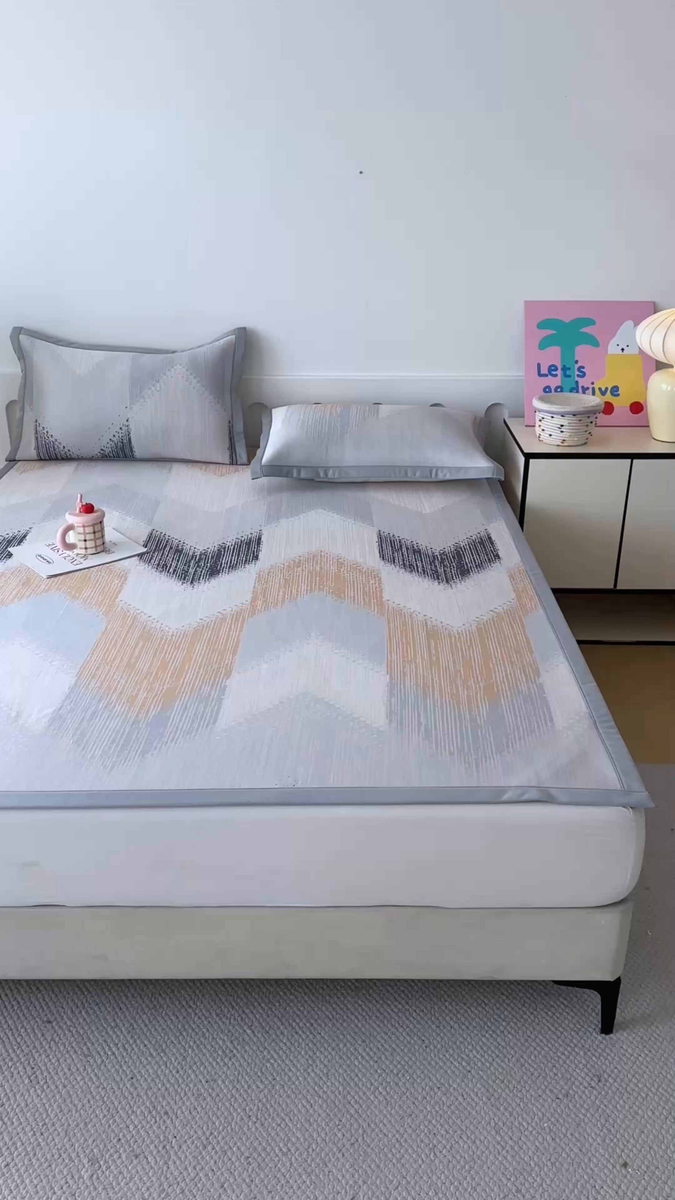 91家纺网 家纺一手货源 找家纺 小萌虎 2026新款碳光冰丝席平铺款床席款 莫奈