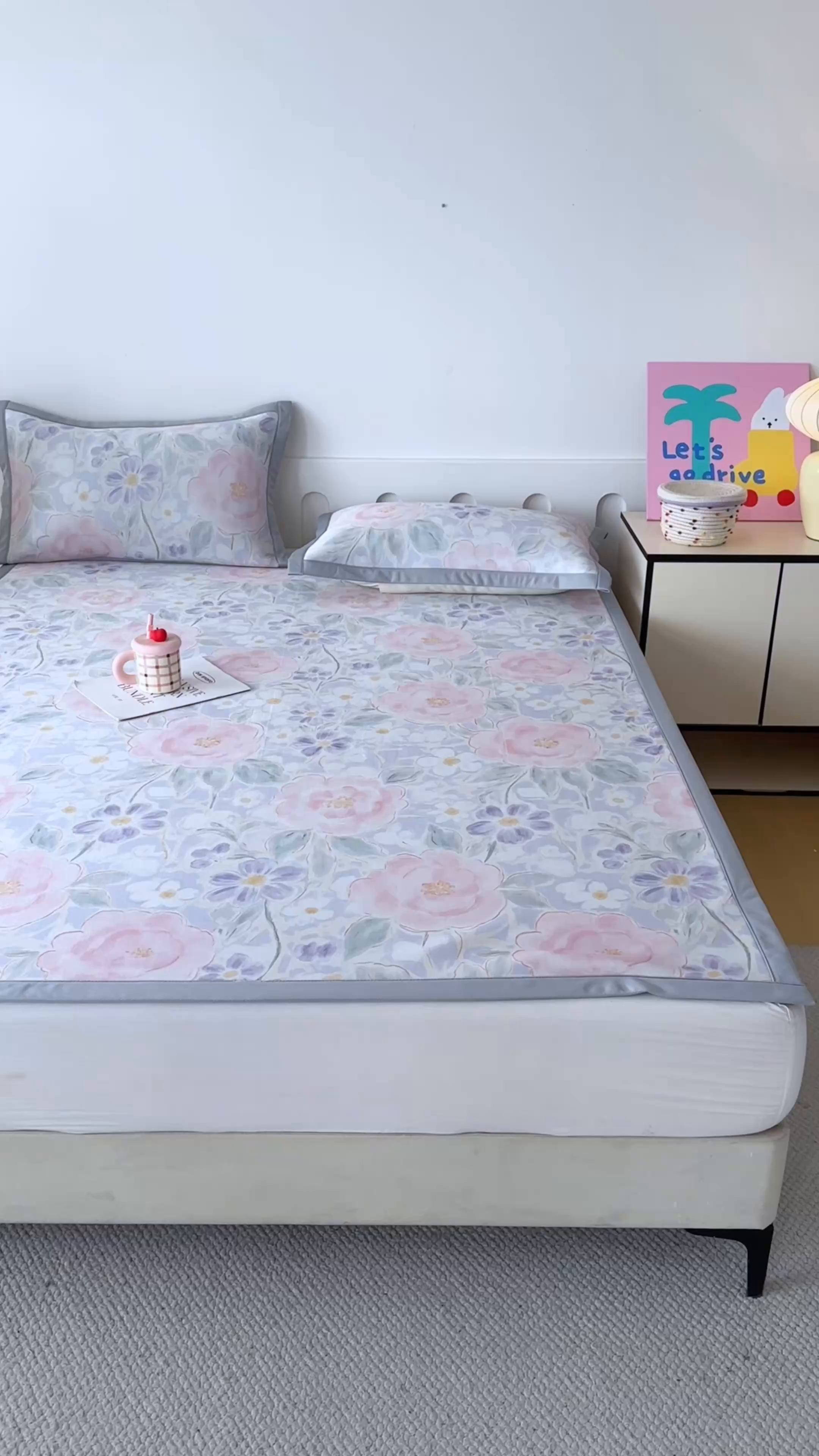 91家纺网 家纺一手货源 找家纺 小萌虎 2026新款碳光冰丝席平铺款床席款 花田