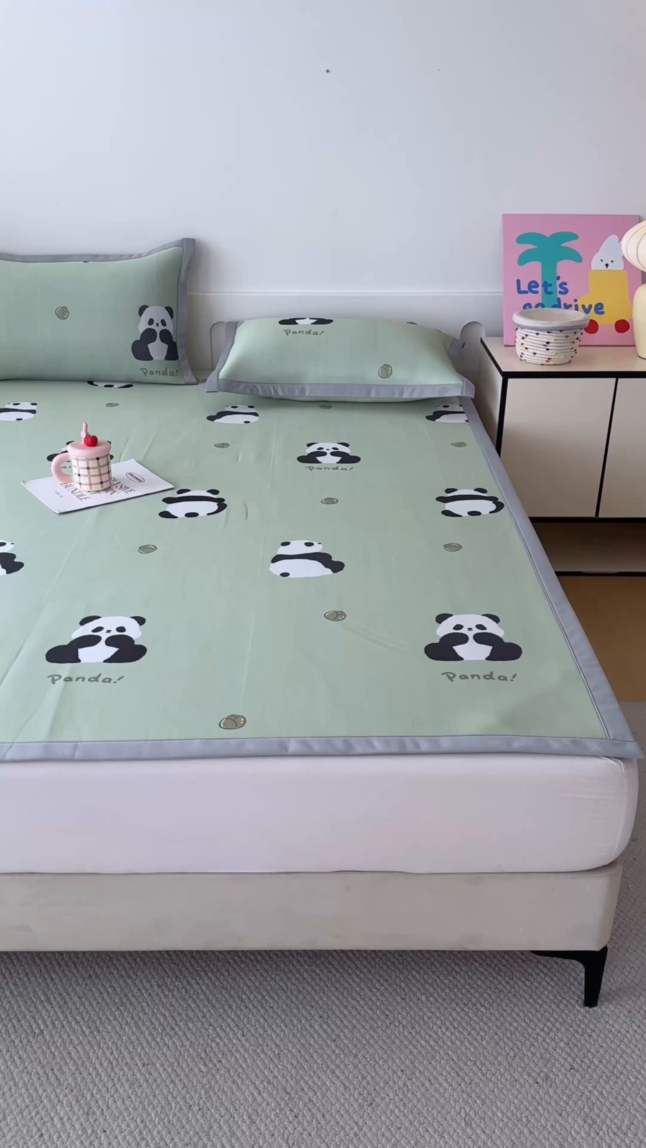 91家纺网 家纺一手货源 找家纺 小萌虎 2026新款碳光冰丝席平铺款床席款 大熊猫