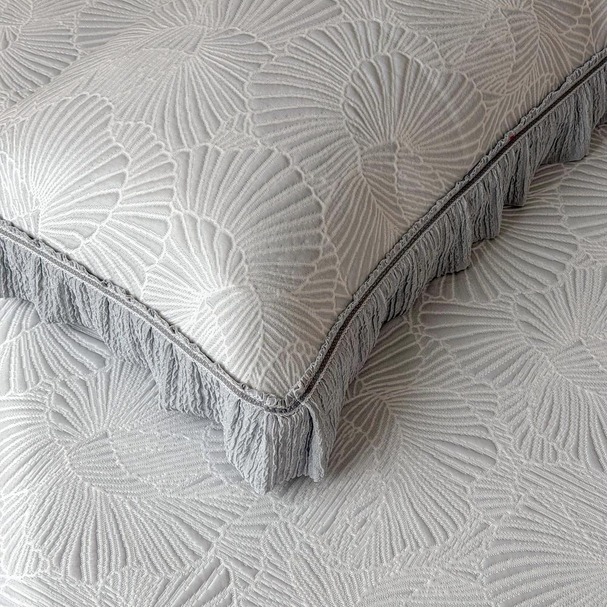 91家纺网 家纺一手货源 找家纺 （总）牵梦萦家纺 2026新款立体浮雕压花工艺凉感豆豆凉席-床裙款