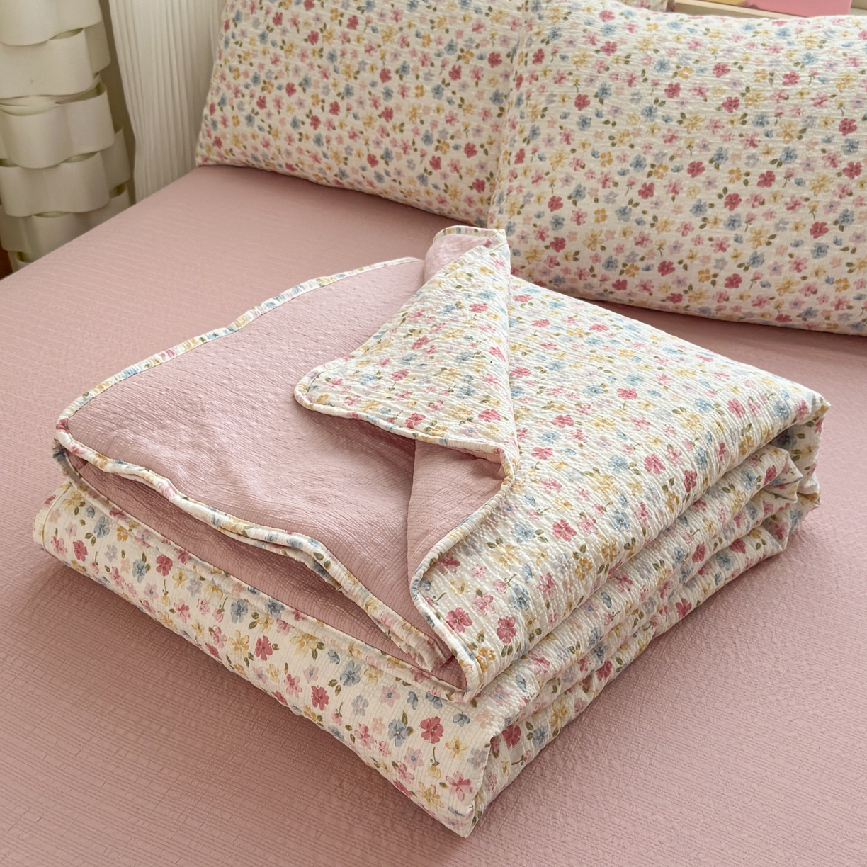 91家纺网 家纺一手货源 找家纺 （总）德比尔斯  2026新款泡芙棉夏被四件套包边款