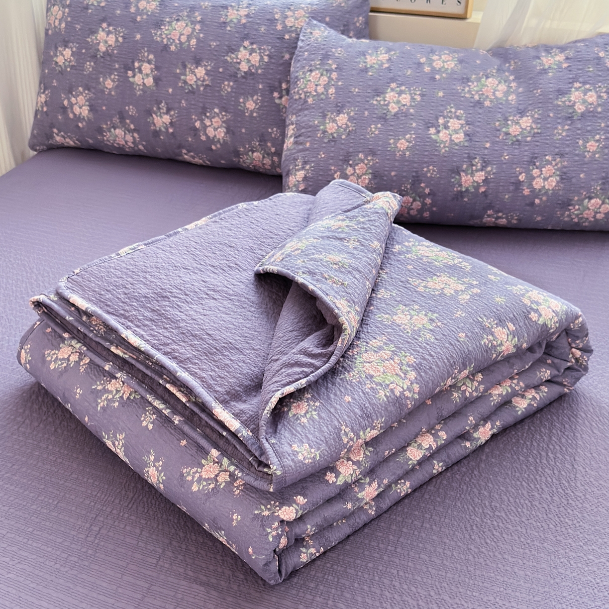 91家纺网 家纺一手货源 找家纺 （总）德比尔斯  2026新款泡芙棉夏被四件套包边款