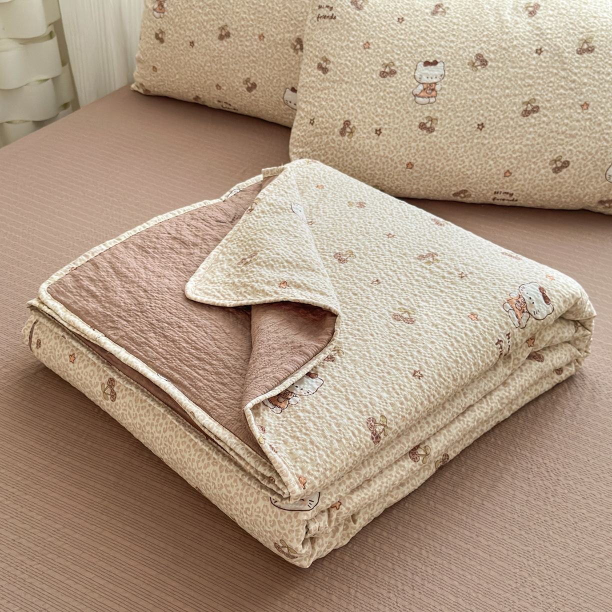 91家纺网 家纺一手货源 找家纺 （总）德比尔斯  2026新款泡芙棉夏被四件套包边款