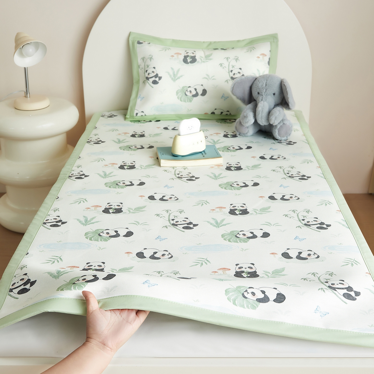 91家纺网 家纺一手货源 找家纺 荷马之梦 2026新款凉席系列-A类母婴原创卡通数码印花儿童冰丝凉席 萌趣熊猫