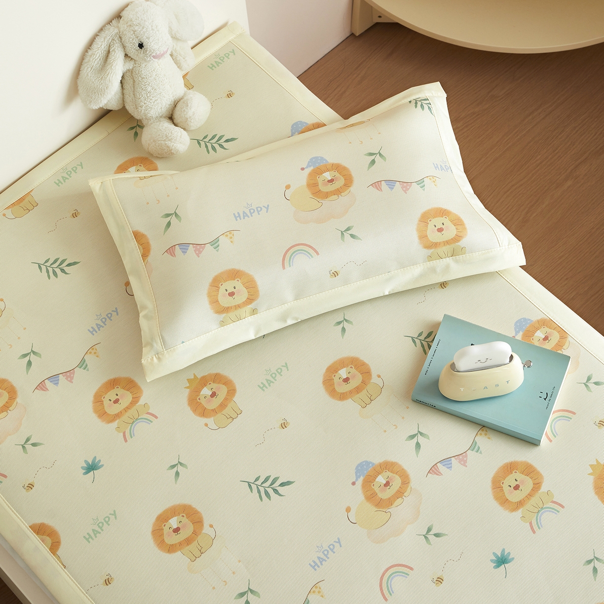 91家纺网 家纺一手货源 找家纺 荷马之梦 2026新款凉席系列-A类母婴原创卡通数码印花儿童冰丝凉席 萌狮派对