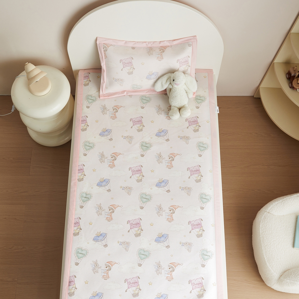 91家纺网 家纺一手货源 找家纺 荷马之梦 2026新款凉席系列-A类母婴原创卡通数码印花儿童冰丝凉席 甜屿绮梦