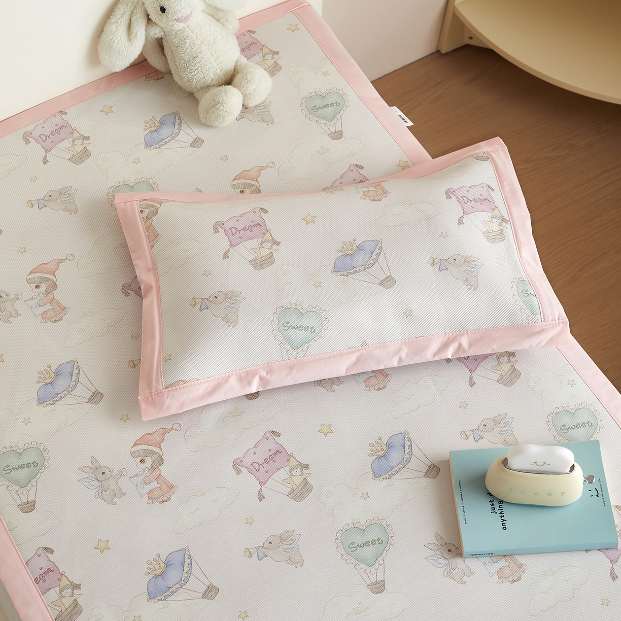 91家纺网 家纺一手货源 找家纺 荷马之梦 2026新款凉席系列-A类母婴原创卡通数码印花儿童冰丝凉席 甜屿绮梦