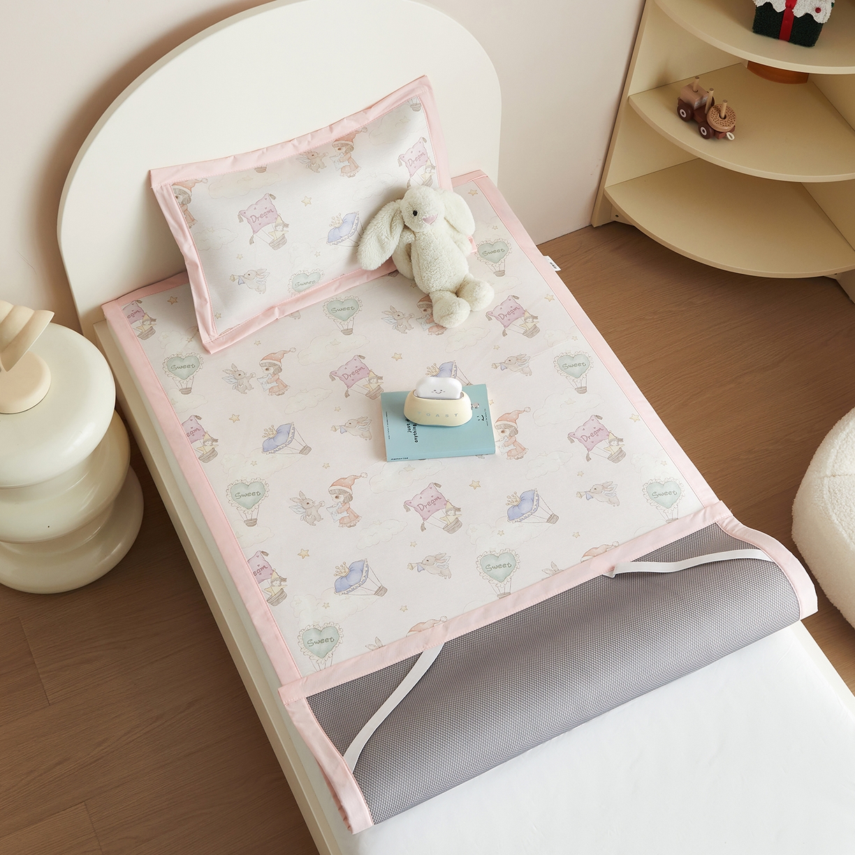 91家纺网 家纺一手货源 找家纺 荷马之梦 2026新款凉席系列-A类母婴原创卡通数码印花儿童冰丝凉席 甜屿绮梦