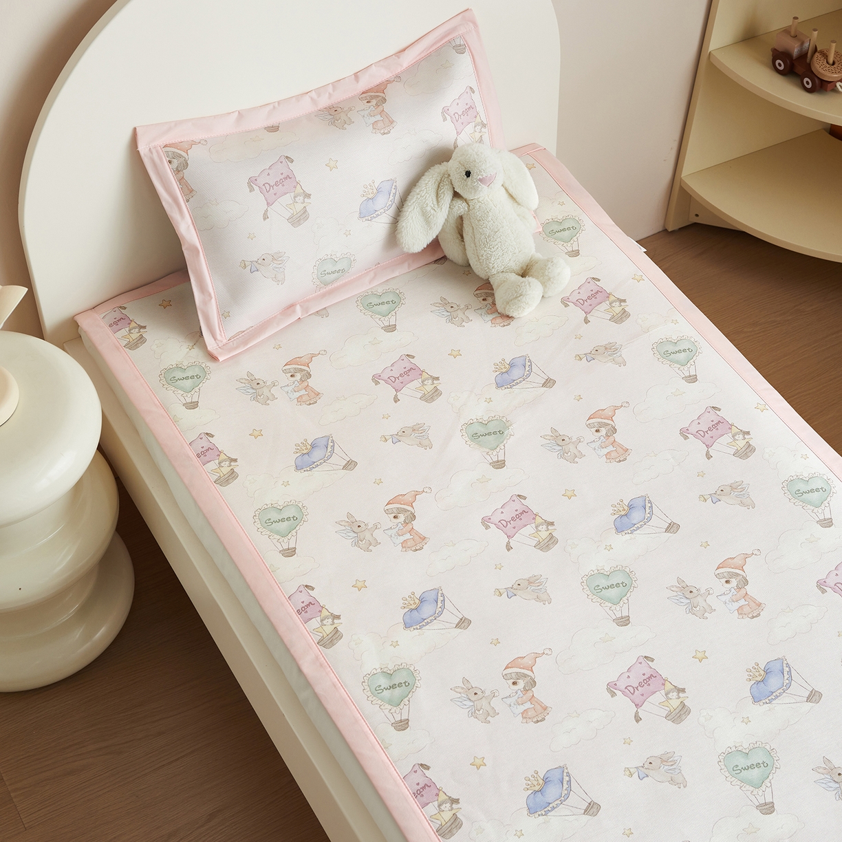 91家纺网 家纺一手货源 找家纺 荷马之梦 2026新款凉席系列-A类母婴原创卡通数码印花儿童冰丝凉席 甜屿绮梦