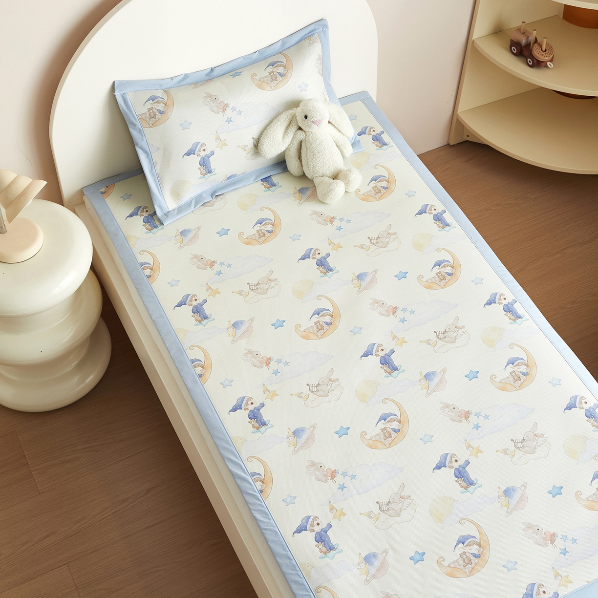 91家纺网 家纺一手货源 找家纺 荷马之梦 2026新款凉席系列-A类母婴原创卡通数码印花儿童冰丝凉席 星空游记