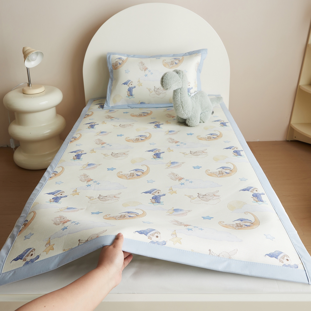 91家纺网 家纺一手货源 找家纺 荷马之梦 2026新款凉席系列-A类母婴原创卡通数码印花儿童冰丝凉席 星空游记