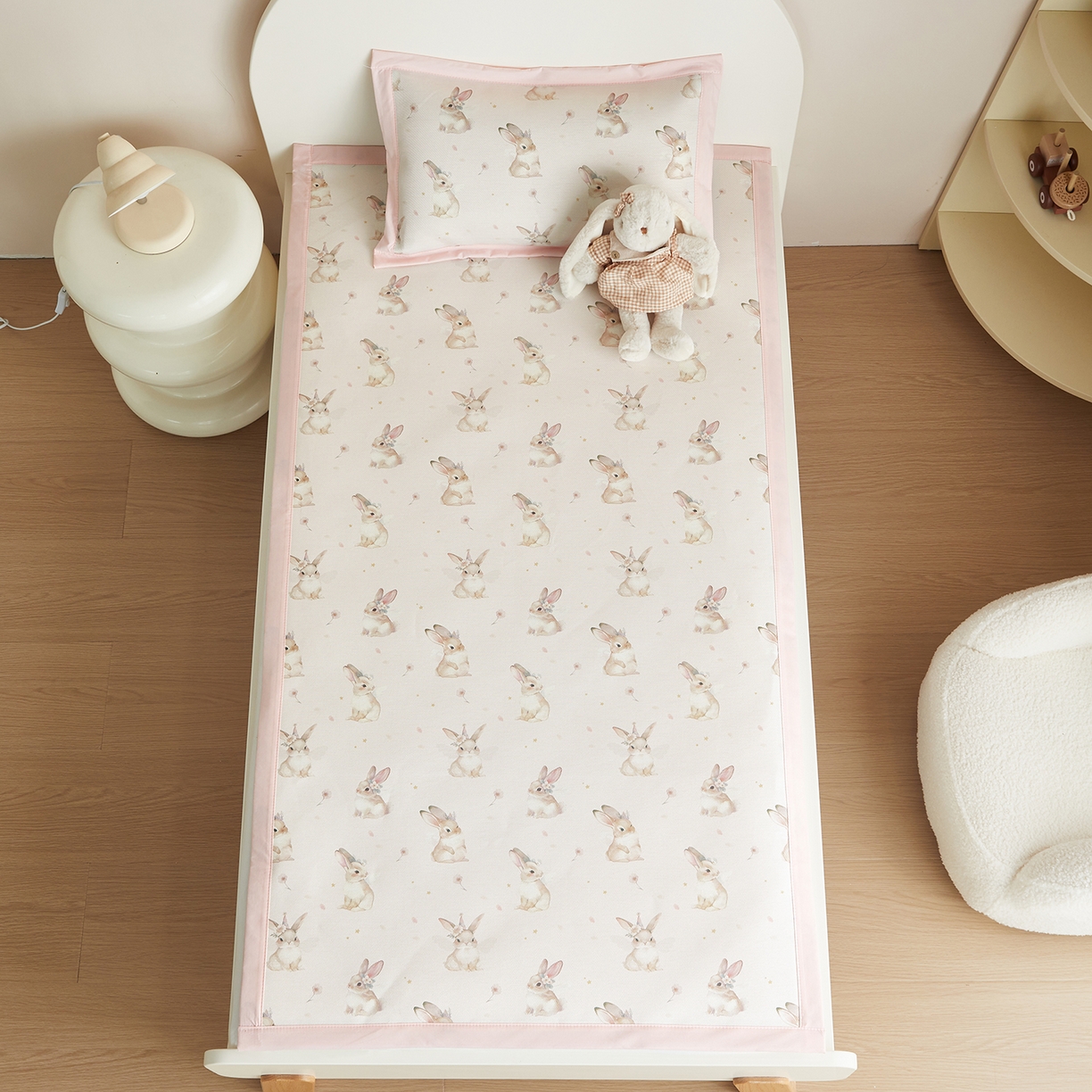 91家纺网 家纺一手货源 找家纺 荷马之梦 2026新款凉席系列-A类母婴原创卡通数码印花儿童冰丝凉席 天使小兔