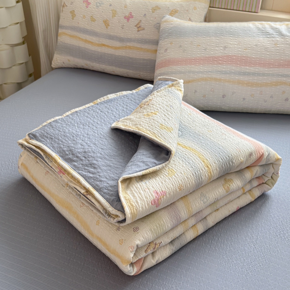 德比尔斯  2026新款泡芙棉夏被四件套包边款 爱心草莓