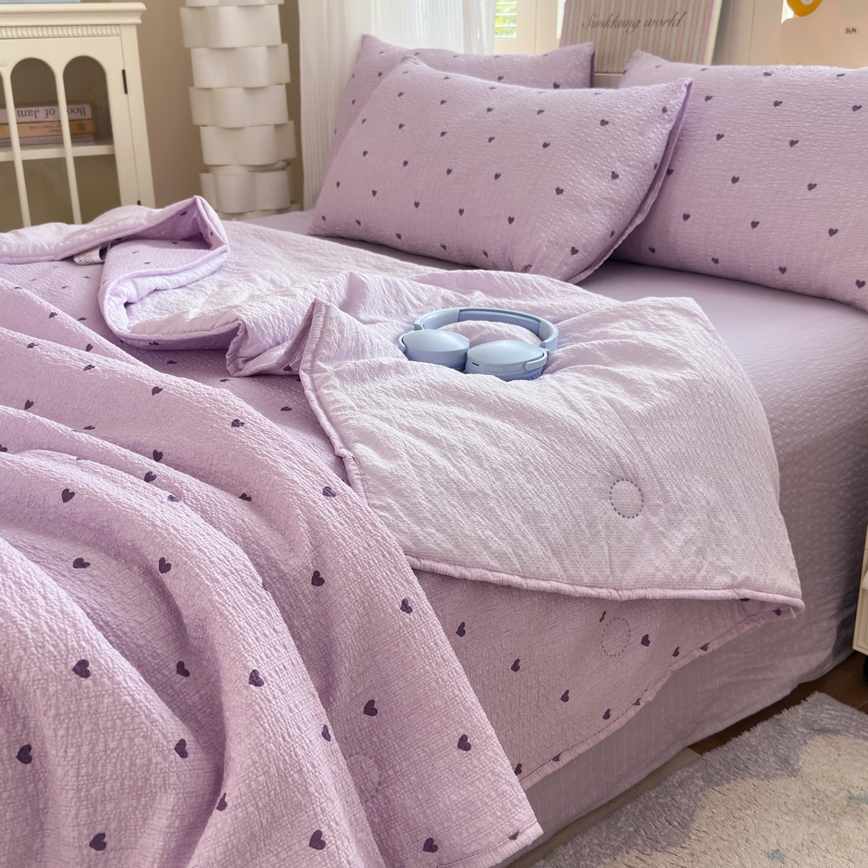 91家纺网 家纺一手货源 找家纺 德比尔斯  2026新款泡芙棉夏被四件套包边款 爱心紫