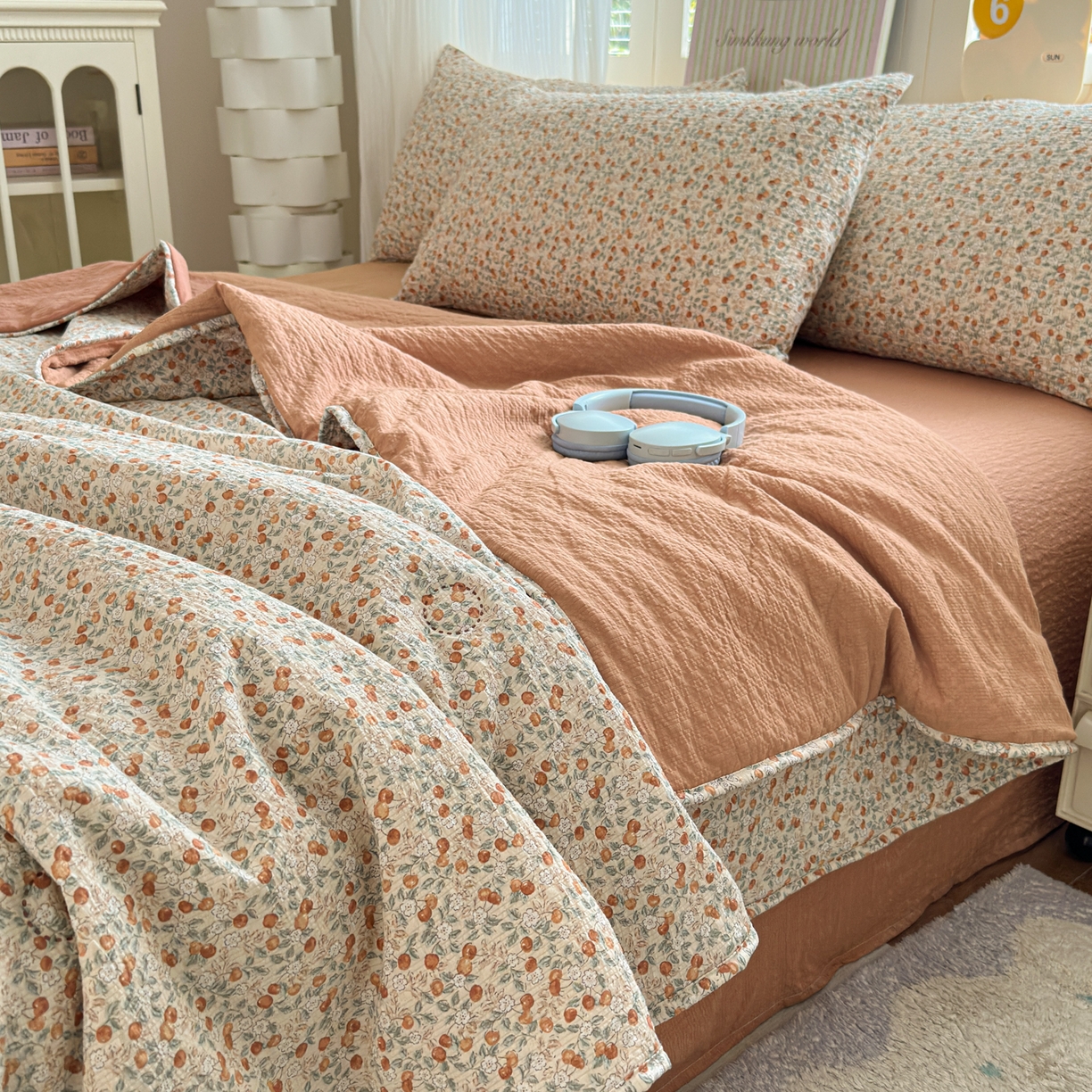 91家纺网 家纺一手货源 找家纺 德比尔斯  2026新款泡芙棉夏被四件套包边款 浆果