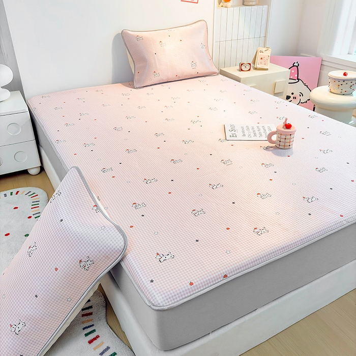 91家纺网 家纺一手货源 找家纺 小萌虎 2026新款碳光冰丝凉席床笠款拍法一 斑点狗粉