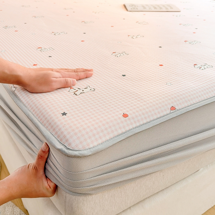 91家纺网 家纺一手货源 找家纺 小萌虎 2026新款碳光冰丝凉席床笠款拍法一 斑点狗粉