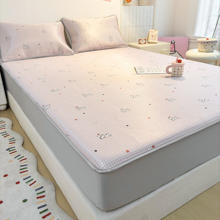 91家纺网 家纺一手货源 找家纺 小萌虎 2026新款碳光冰丝凉席床笠款拍法一 斑点狗粉