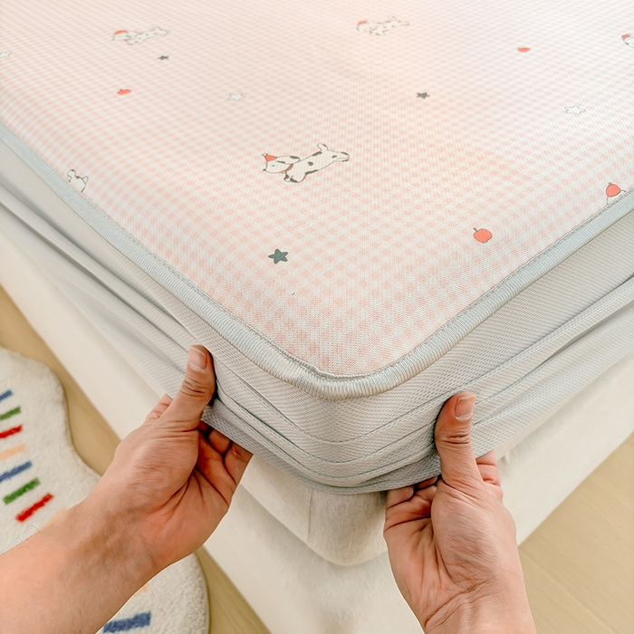 91家纺网 家纺一手货源 找家纺 小萌虎 2026新款碳光冰丝凉席床笠款拍法一 斑点狗粉