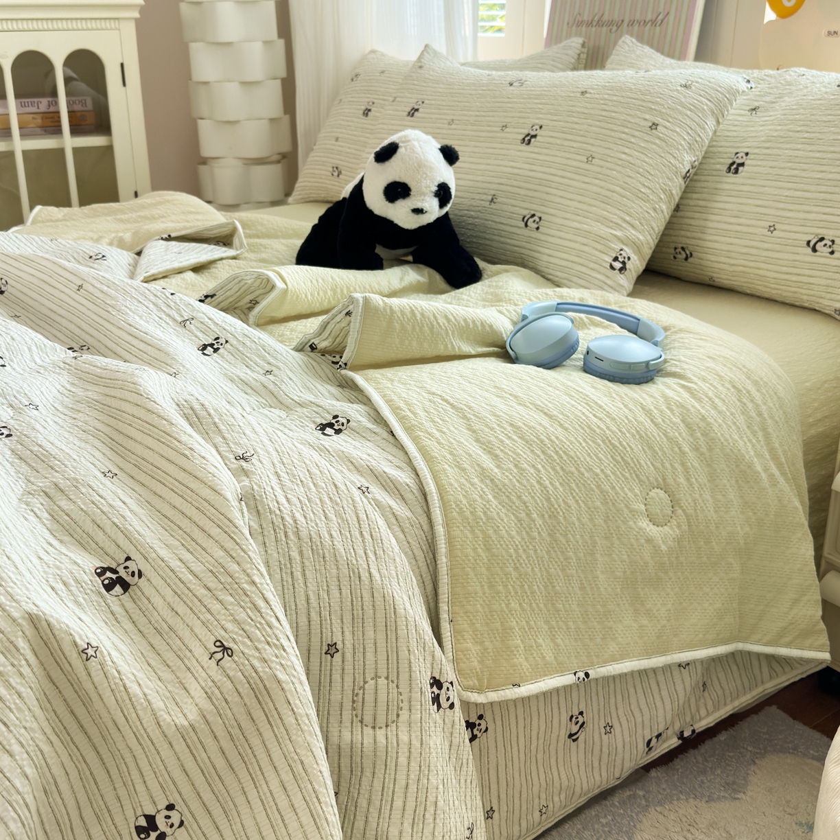 91家纺网 家纺一手货源 找家纺 德比尔斯  2026新款泡芙棉夏被四件套包边款 可爱熊猫