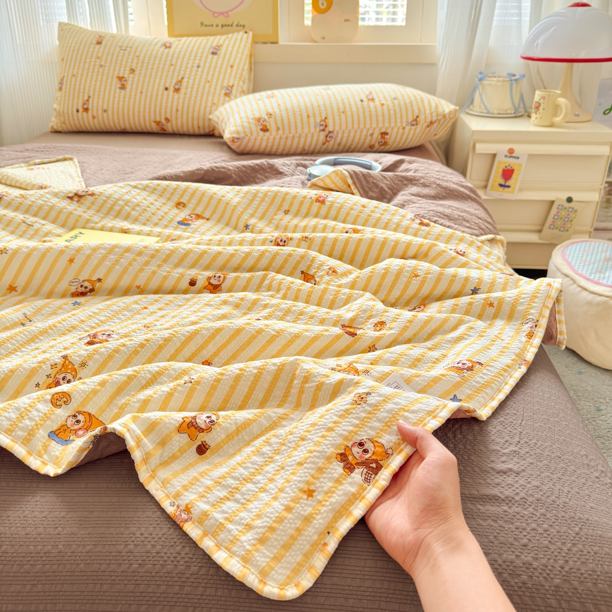 91家纺网 家纺一手货源 找家纺 德比尔斯  2026新款泡芙棉夏被四件套包边款 奶酪星宝