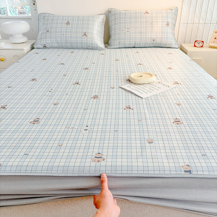 91家纺网 家纺一手货源 找家纺 小萌虎 2026新款碳光冰丝凉席床笠款拍法一 蓝格小熊