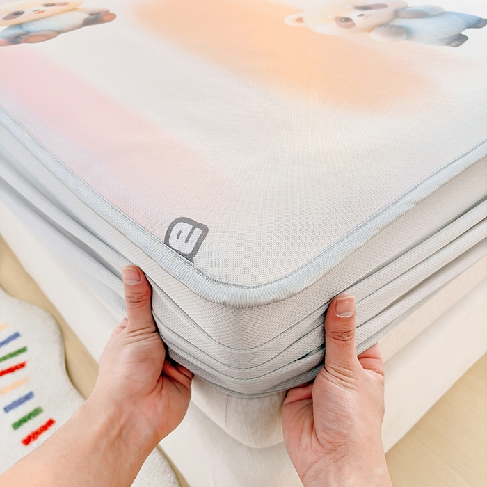 91家纺网 家纺一手货源 找家纺 小萌虎 2026新款碳光冰丝凉席床笠款拍法一 小熊猫