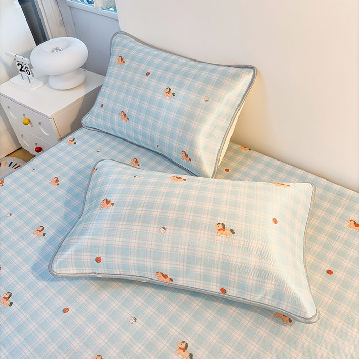 91家纺网 家纺一手货源 找家纺 小萌虎 2026新款碳光冰丝凉席床笠款拍法一 一马当先-蓝