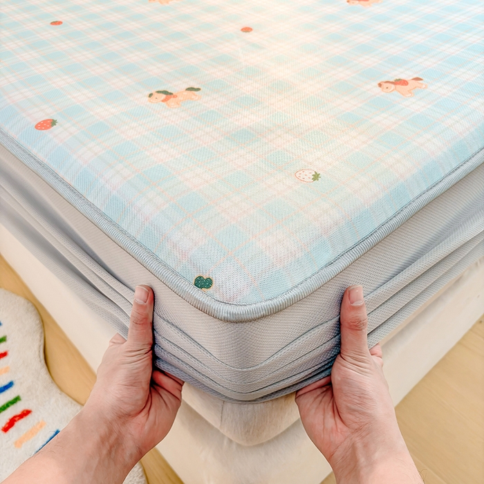 91家纺网 家纺一手货源 找家纺 小萌虎 2026新款碳光冰丝凉席床笠款拍法一 一马当先-蓝