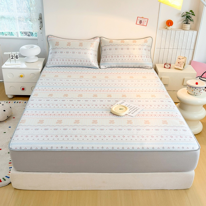 91家纺网 家纺一手货源 找家纺 小萌虎 2026新款碳光冰丝凉席床笠款拍法一 樱桃小熊