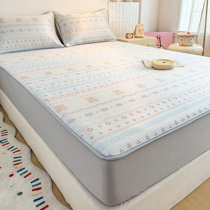 91家纺网 家纺一手货源 找家纺 小萌虎 2026新款碳光冰丝凉席床笠款拍法一 樱桃小熊