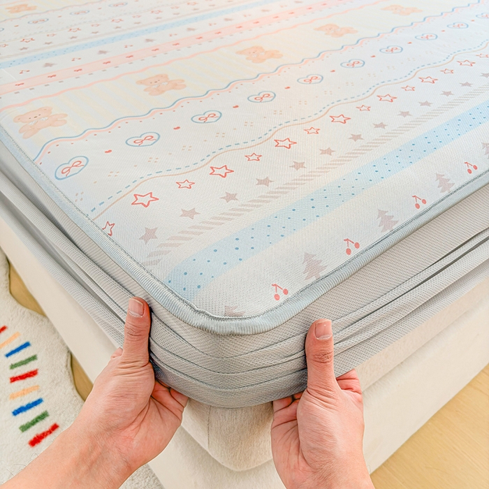 91家纺网 家纺一手货源 找家纺 小萌虎 2026新款碳光冰丝凉席床笠款拍法一 樱桃小熊