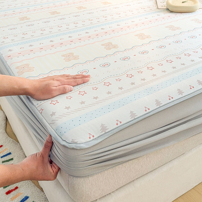 91家纺网 家纺一手货源 找家纺 小萌虎 2026新款碳光冰丝凉席床笠款拍法一 樱桃小熊