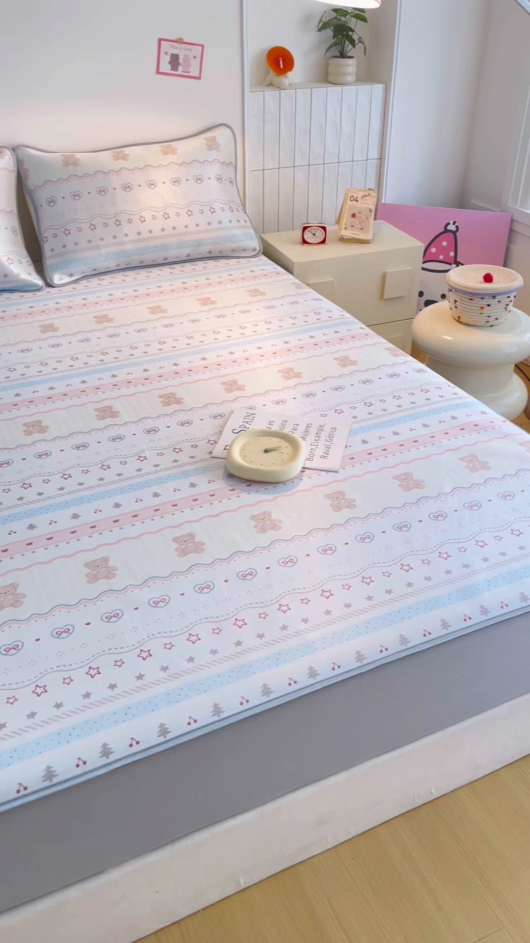 91家纺网 家纺一手货源 找家纺 小萌虎 2026新款碳光冰丝凉席床笠款拍法一 樱桃小熊