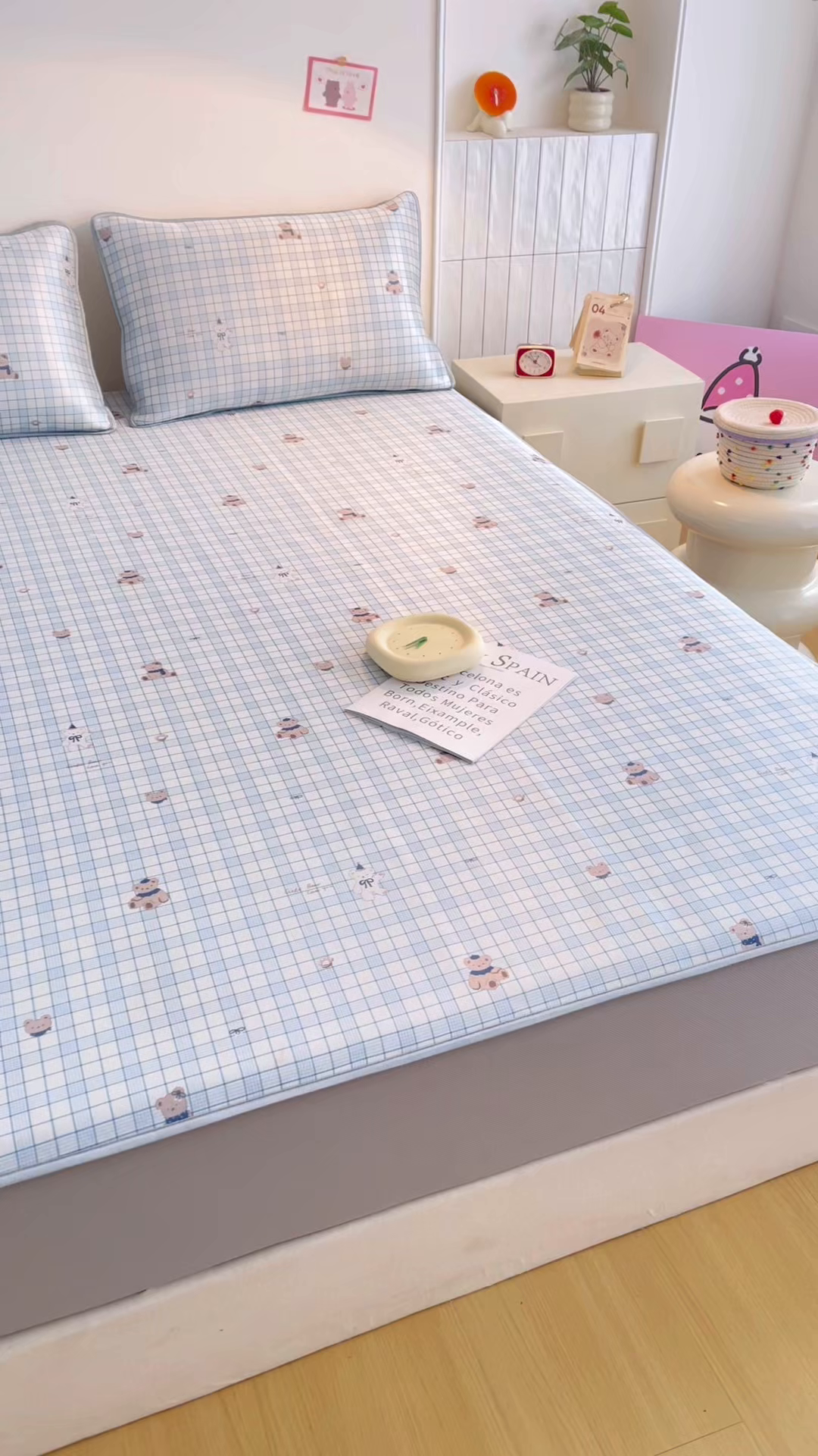 91家纺网 家纺一手货源 找家纺 小萌虎 2026新款碳光冰丝凉席床笠款拍法一 蓝格小熊