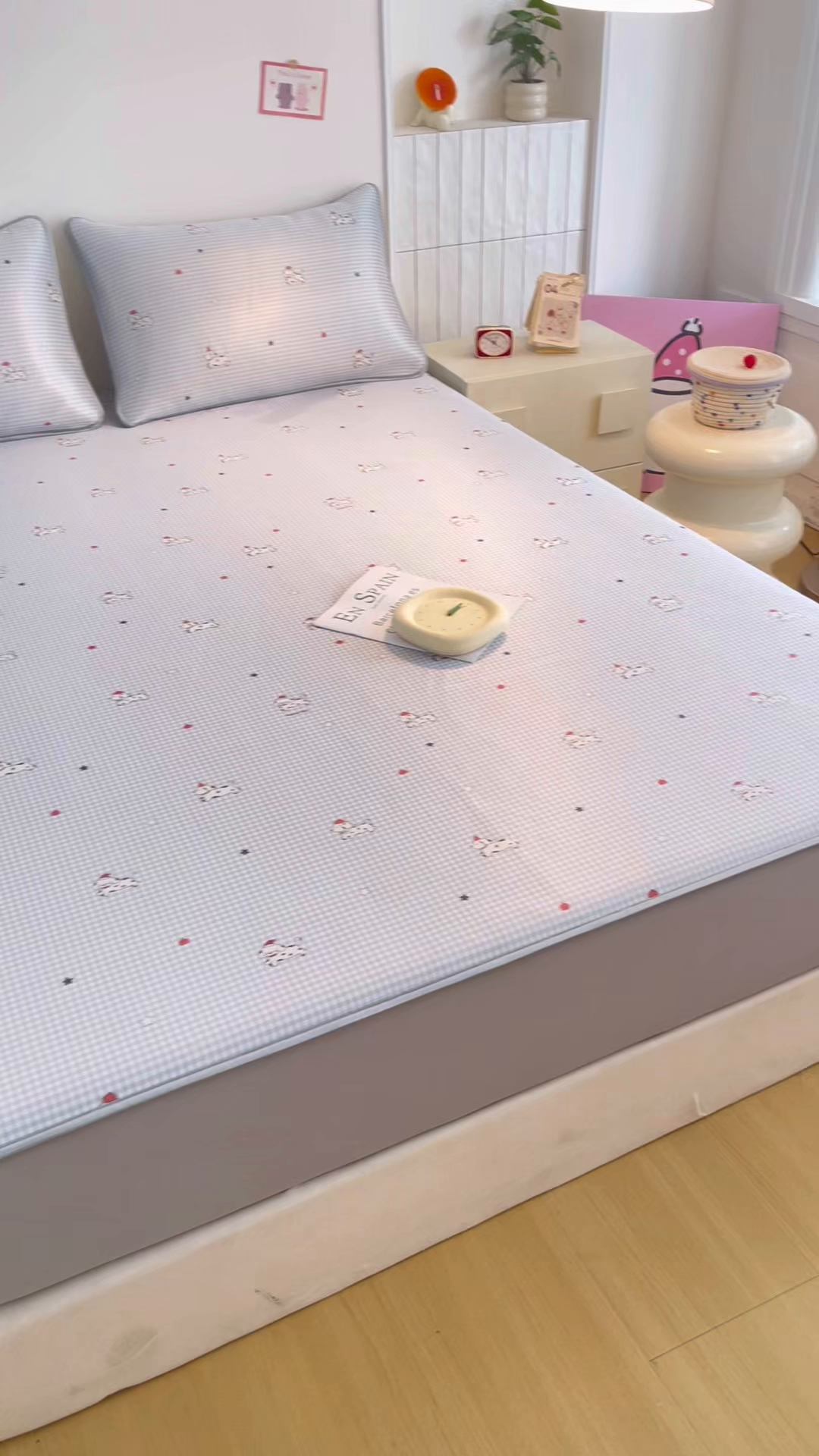 91家纺网 家纺一手货源 找家纺 小萌虎 2026新款碳光冰丝凉席床笠款拍法一 斑点狗-灰