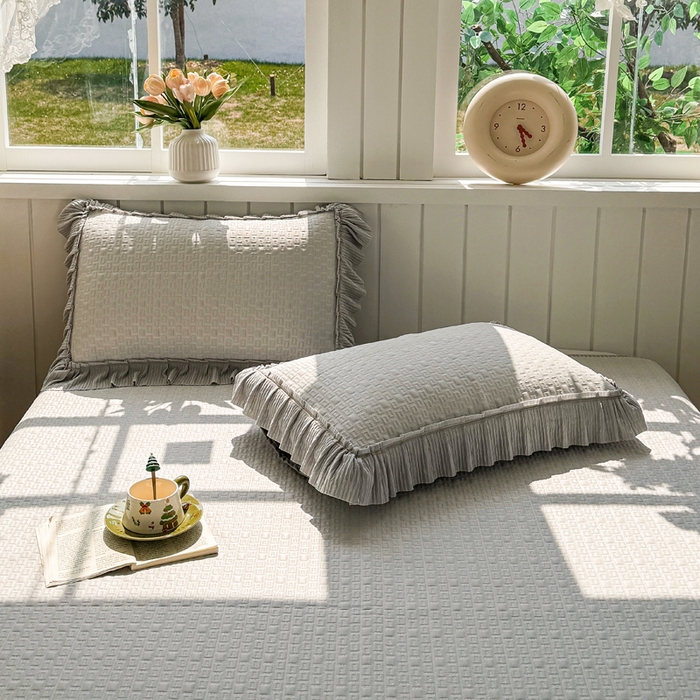 91家纺网 家纺一手货源 找家纺 恋佳居 2026新款A类PE中分子凉感丝床裙凉席 冰沙银丝灰格