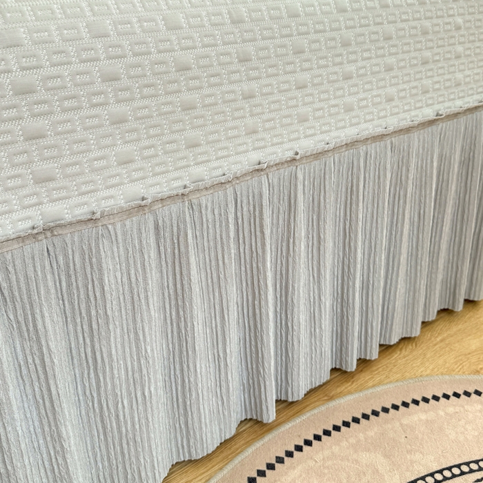 91家纺网 家纺一手货源 找家纺 恋佳居 2026新款A类PE中分子凉感丝床裙凉席 冰沙银丝灰格