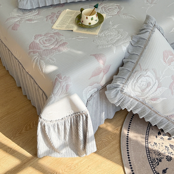 91家纺网 家纺一手货源 找家纺 恋佳居 2026新款A类PE中分子凉感丝床裙凉席 冰柔粉蔷薇