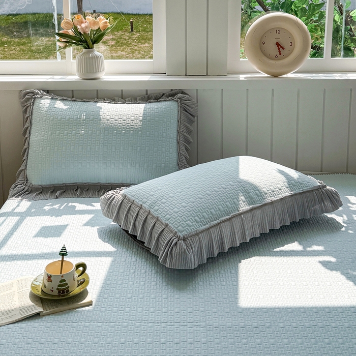 91家纺网 家纺一手货源 找家纺 恋佳居 2026新款A类PE中分子凉感丝床裙凉席 冰沙银丝蓝色