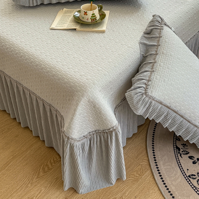 91家纺网 家纺一手货源 找家纺 恋佳居 2026新款A类PE中分子凉感丝床裙凉席 冰沙银丝灰格