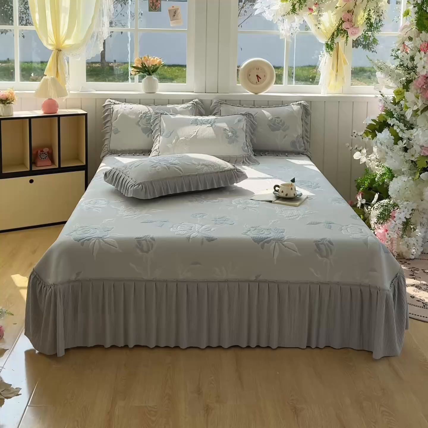 91家纺网 家纺一手货源 找家纺 恋佳居 2026新款A类PE中分子凉感丝床裙凉席 冰柔蓝蔷薇