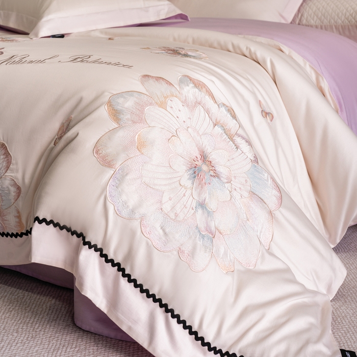 91家纺网 家纺一手货源 找家纺 卡姿家纺 2026春夏全棉60支长绒棉轻奢温柔刺绣四件套—宝丽安娜 宝丽安娜-白