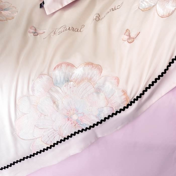 91家纺网 家纺一手货源 找家纺 卡姿家纺 2026春夏全棉60支长绒棉轻奢温柔刺绣四件套—宝丽安娜 宝丽安娜-白