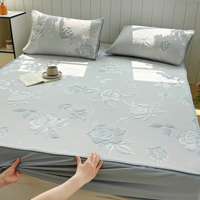 91家纺网 家纺一手货源 找家纺 恋佳居 2026新款A类PE中分子凉感丝床笠凉席 冰柔蓝蔷薇