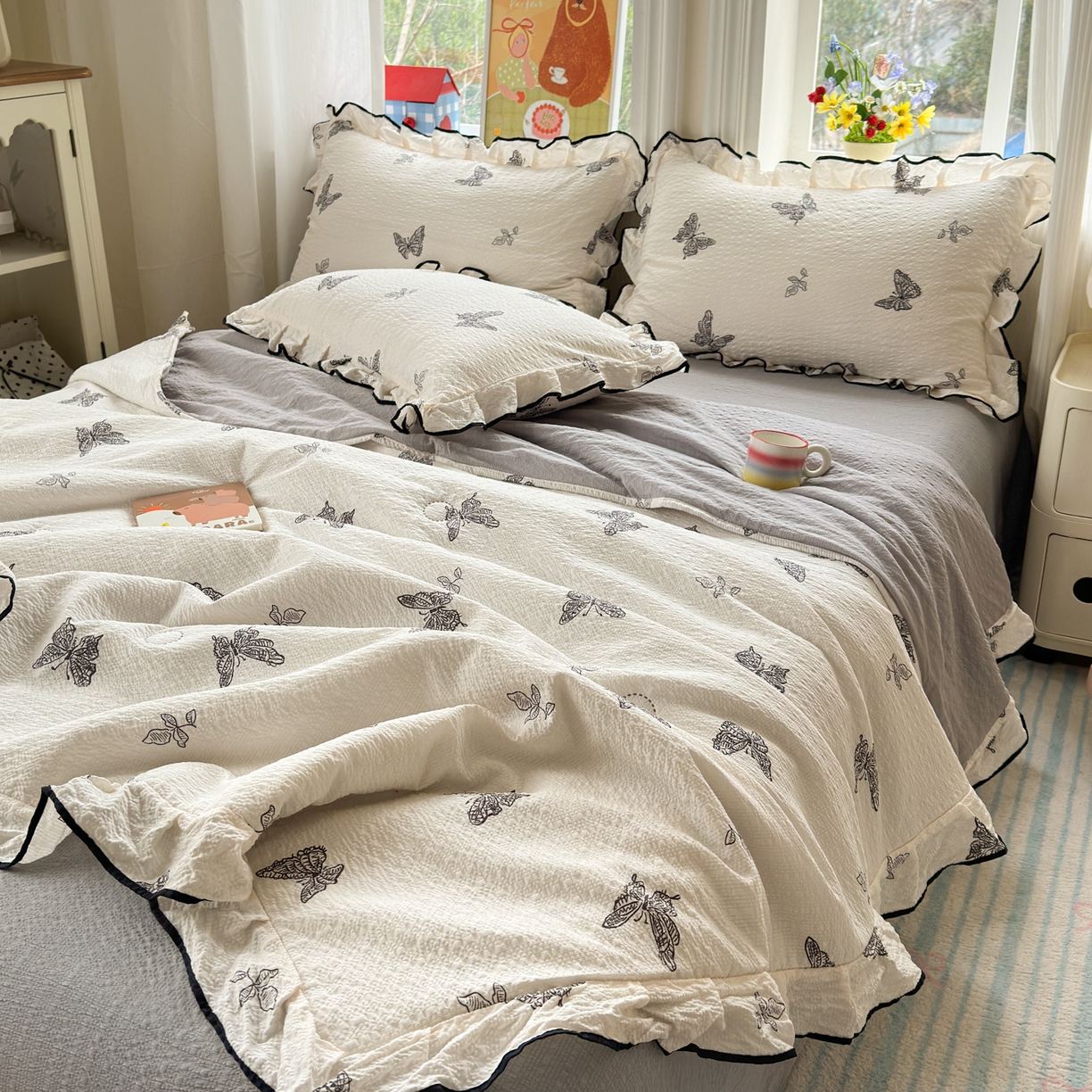 91家纺网 家纺一手货源 找家纺 德比尔斯  2026新款泡芙棉夏被四件套花边款 蝴蝶