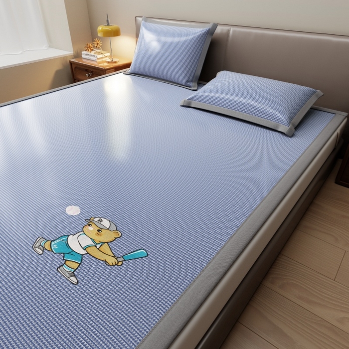 91家纺网 家纺一手货源 找家纺 人人爱家纺 2026新款提花冰丝凉席-棒球熊 棒球熊千鸟格蓝色