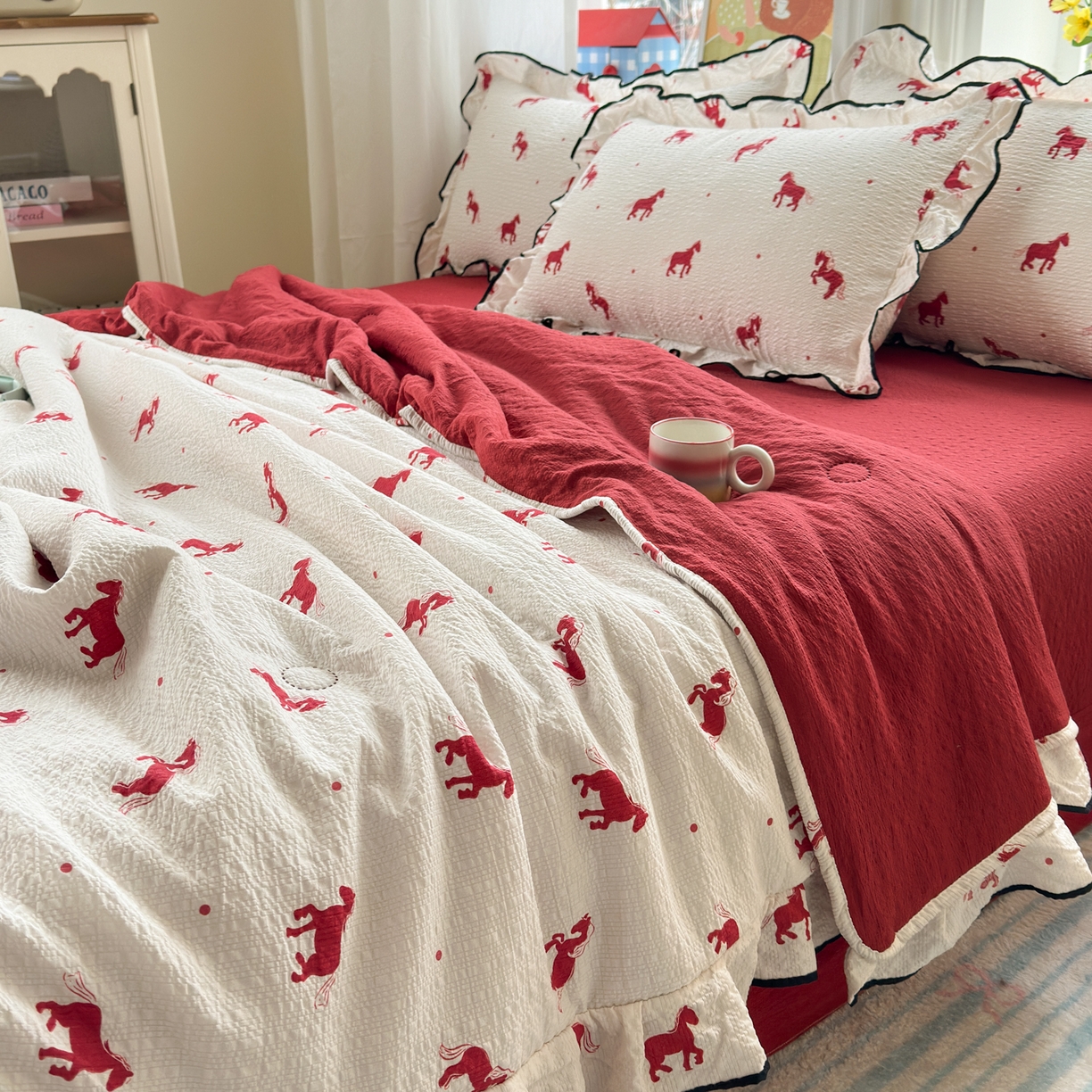 91家纺网 家纺一手货源 找家纺 德比尔斯  2026新款泡芙棉夏被四件套花边款 马上有钱